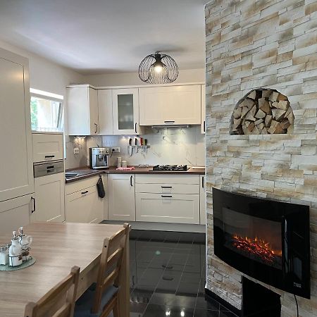 Exklusive Ferienwohnung Mit 3 Schlafzimmern Und 2 Baedern! อัลเทอเนา ภายนอก รูปภาพ