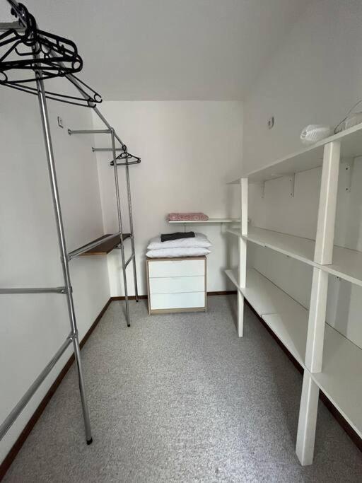 Exklusive Ferienwohnung Mit 3 Schlafzimmern Und 2 Baedern! อัลเทอเนา ภายนอก รูปภาพ