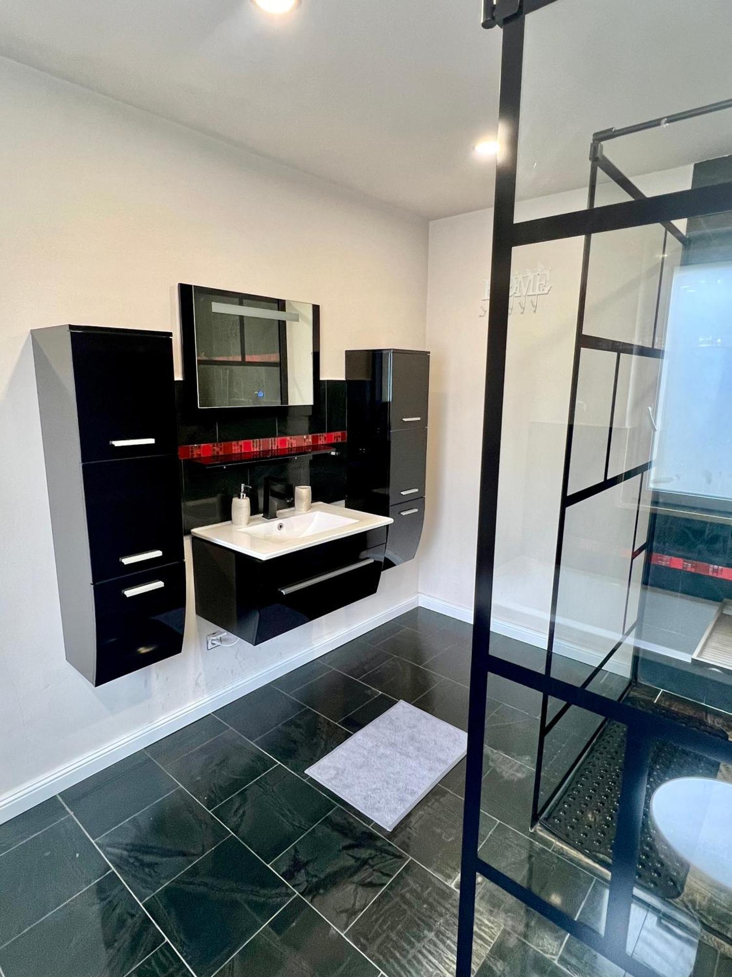 Exklusive Ferienwohnung Mit 3 Schlafzimmern Und 2 Baedern! อัลเทอเนา ภายนอก รูปภาพ